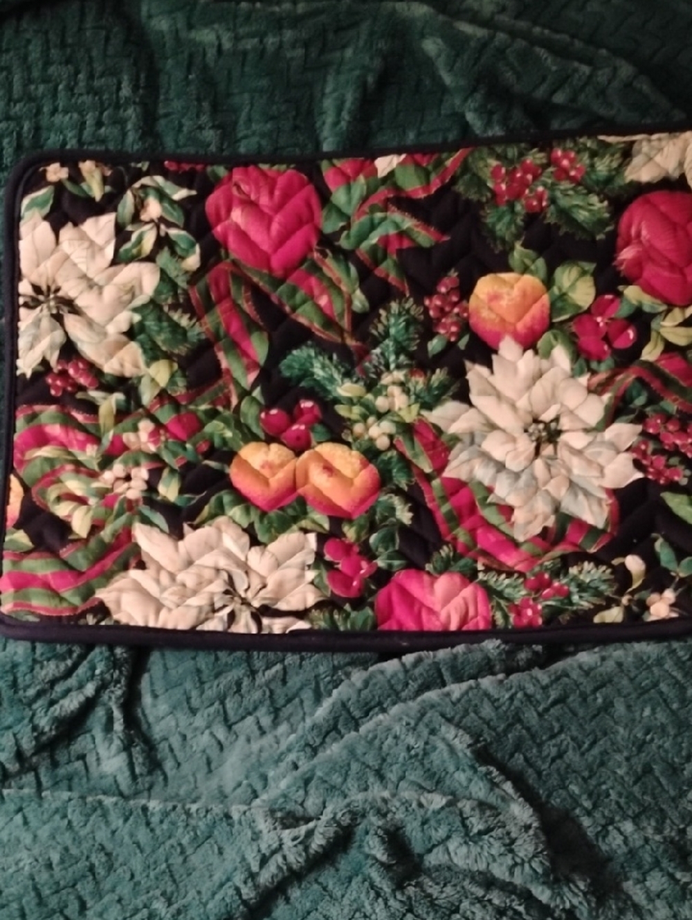 Pyrex Holiday Floral Quilted Fabric  Casserole CarrierBlack With Florals